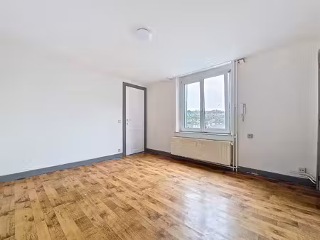 à louer – studio 3 pièces à huy  rue saint-pierre