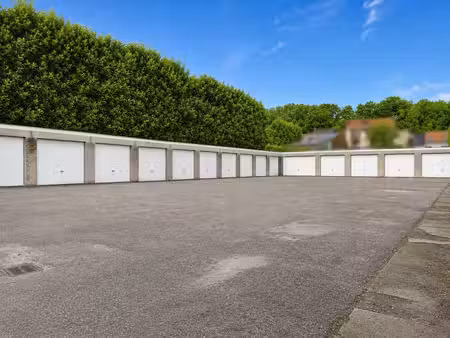 7 garages fermés idéalement situés avec accès sécurisé