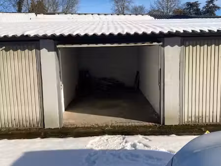 à vendre ou à louer: garage box fermé