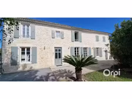 maison avec piscine et terrasse le gua (17)