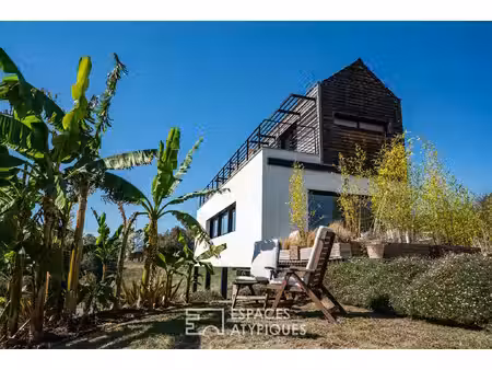 écrin d'architecture contemporaine et panorama pyrénéen