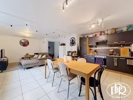 rez-de-chaussée avec jardin et terrasse