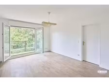 exclusivite : t2 renove au dernier etage avec balcon  garage et cave !