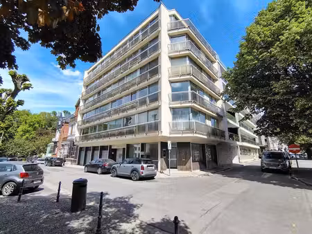 rdc de bureaux en plein coeur de spa avec belle visibilité