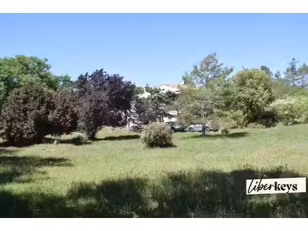 au calme absolu et dans un parc arboré  propriété 2 habitations  dépendances
