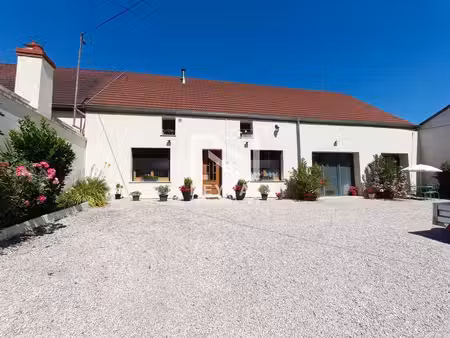 maison de plein pied avec dépendances et jardin