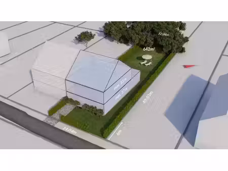 terrain à bâtir pour une très spacieuse maison trois façades