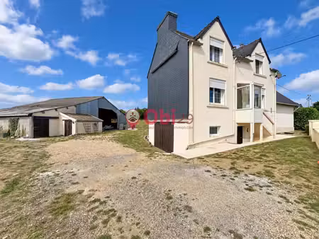 charmante maison avec 218 m² de dépendances à spézet