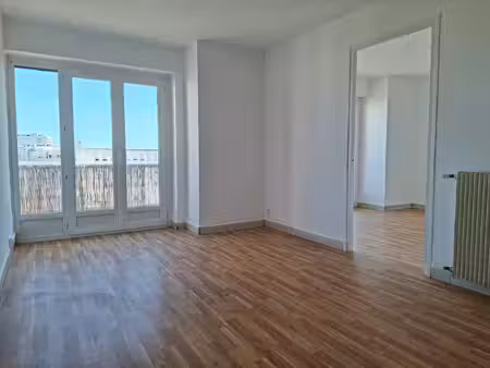 appartement 2 pièces avec 2 balcons et cave nîmes angle kenn