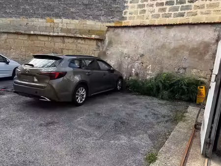 bordeaux nansouty - rue st jean - place de parking dans cour