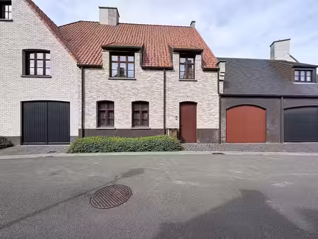 ruime halfopen  quasi nieuwbouw woning op rustige ligging in het pittoreske ramskapelle