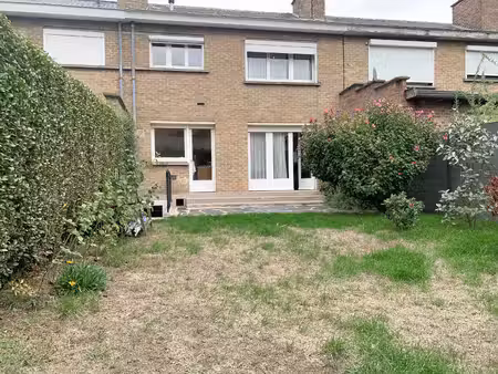 maison des années 60 avec jardin  garage et parking
