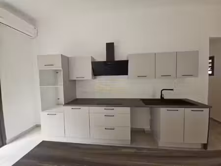 a louer maison f4 de plain pied à 1200 eur à sainte suzanne se