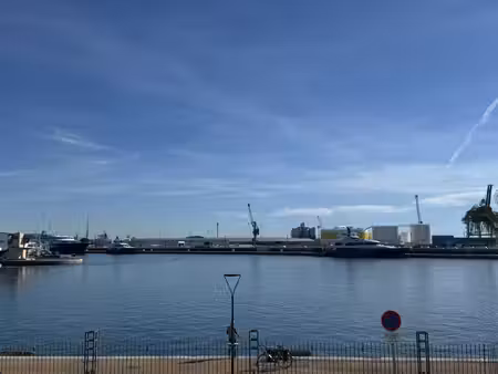 à vendre appartement traversant sur quai à sète