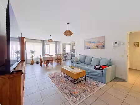 rez-de-chaussée 2ch avec terrasse et cave  proche de tout