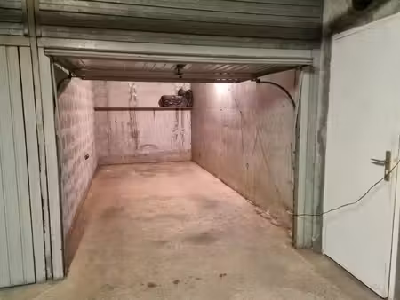 garage / lanterne