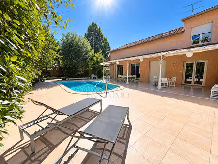 maison familiale de 261 m² avec piscine à charnay-lès-mâcon