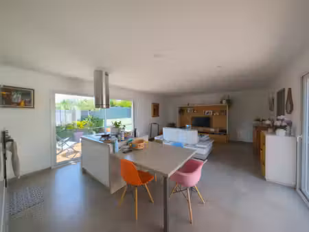 entraigues-sur-la-sorgue maison de plain-pied avec piscine