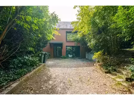 jolie villa 4 façades avec agréable jardin