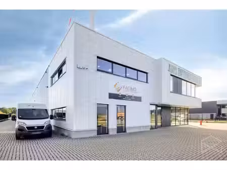 magazijn met bureauruimte en parkeerplaatsen te huur in t...