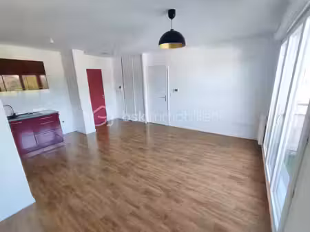 location appartement 2 pièces 39.02 m² à athis-mons (91200)  800 €