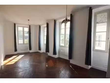 location meublée appartement 4 pièces 88 m² à oloron-sainte-marie (64400)  700 €