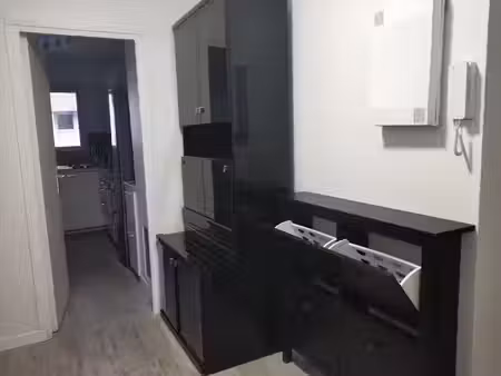 location meublée appartement 3 pièces 64 m² à courbevoie (92400)  1 550 €
