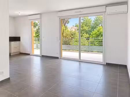 t3 avec parking et balcon à cavalaire sur mer