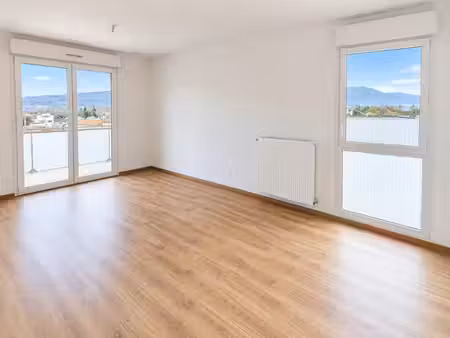 appartement t3 avec parking et balcon à moirans