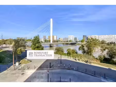 nantes - ile de nantes - bureaux vue sur loire