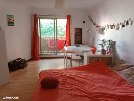 t1 meublé  1 pièce + cuisine  balcon et parking  522
