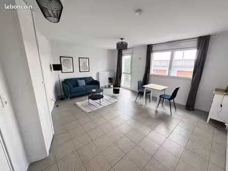 studio 1 pièce 33 m²