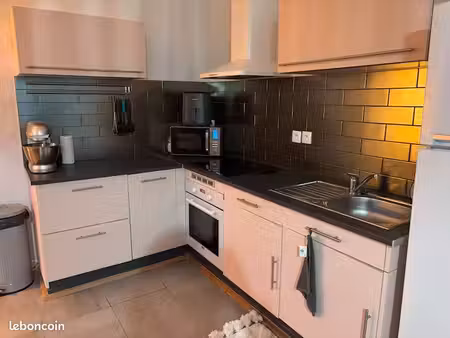 à louer – t2 bis en duplex avec chambre et bureau – angres