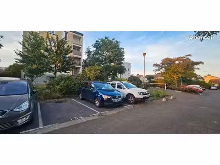 parking résidence fermée