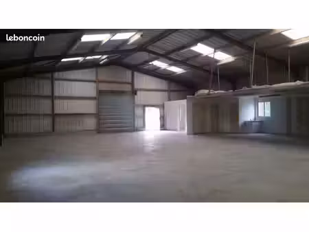bâtiment- entrepôt à louer pour artisan à elven