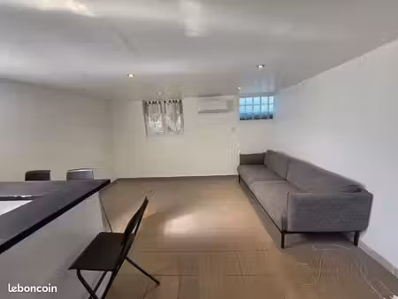grand studio loft gare à 1 min