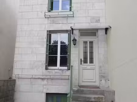 chaumont  jolie maison de ville  rénovée  bonne isolation avec cour fermée