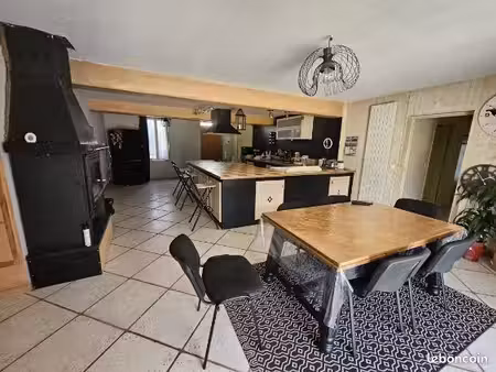 maison 5 pièces 261 m²