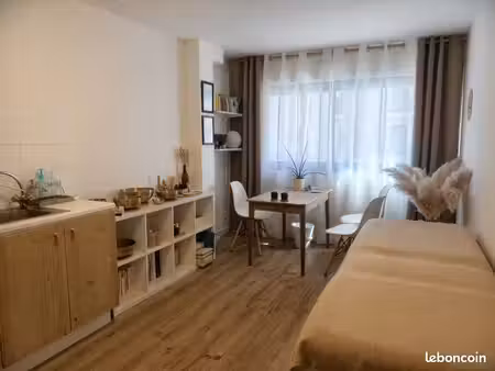 local professionnel ~ 43 m² – 2 cabinets – hyères centre (83)