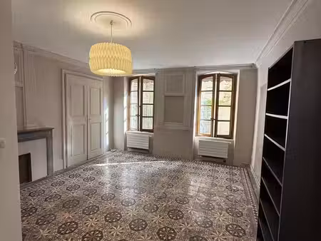 studio 40 m2 proche château de lauris