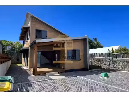 location villa neuve f4 avec terrasse et jardin à saint-philippe