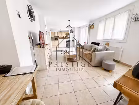 spacieux t3 de 90 m² avec terrasse et box privatif
