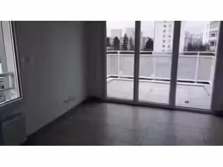 location appartement 2 pièces 40 m² à saint-priest (69800)  645 €