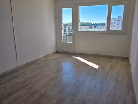 à louer – appartement 3 chambres de 76 m² avec balcon