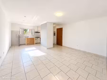 t4 avec terrasse et parking à corte