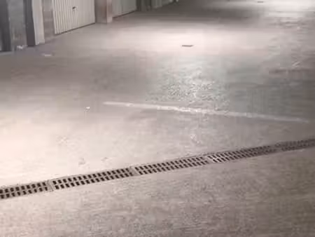 grand garage sécurisé
