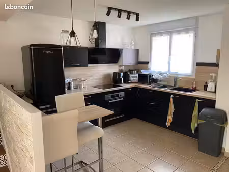 maison t4 - vendat - a louer