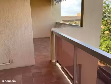 deux pièces vide de 58m² avec terrasse de 9m²