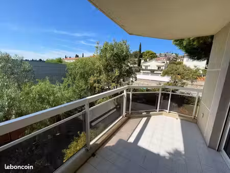 location studio meublé