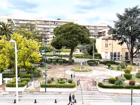 golfe-juan centre – beau 3 pièces traversant – gare & plages à pied